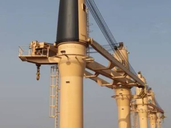 克令吊的安裝過程中如何保持施工現(xiàn)場(chǎng)的整潔和**？