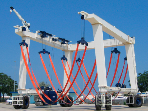 游艇吊的建造材料有哪些常見(jiàn)選擇？